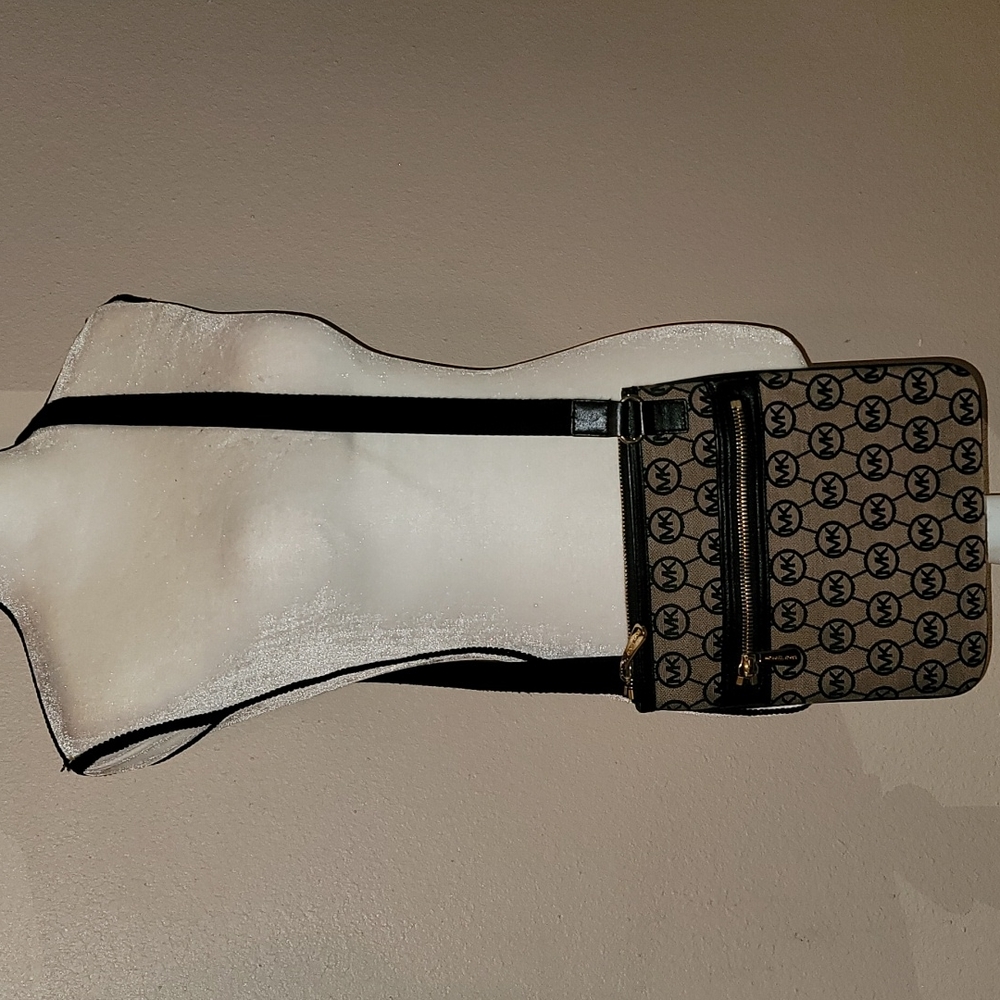 Cartera Cruzada MK